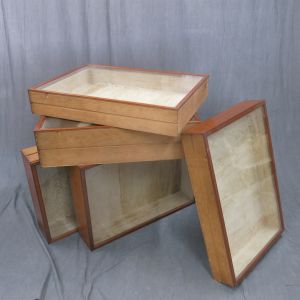 Empty display cases x 5